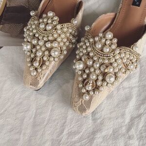 Lace style pearl slippers
